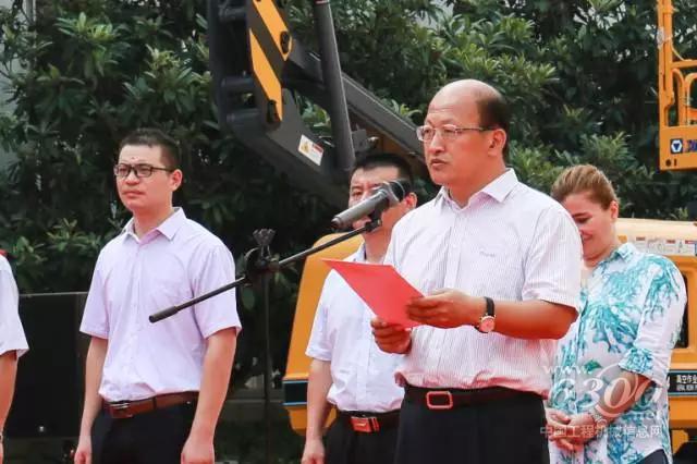 徐工机械总裁助理、徐工进出口公司总经理刘建森在交付仪式上致辞