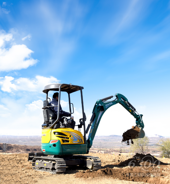 用户驾驶微挖产品作业