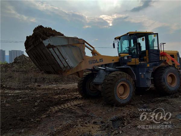 陈文裕对临工L955F装载机的性能赞不绝口