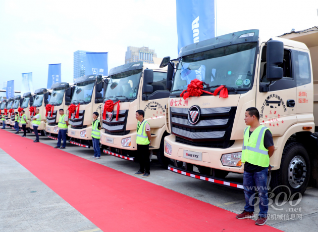 欧曼全新智能渣土车