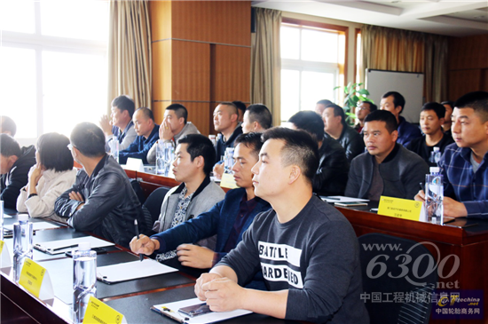 认真听老师分享的学员们