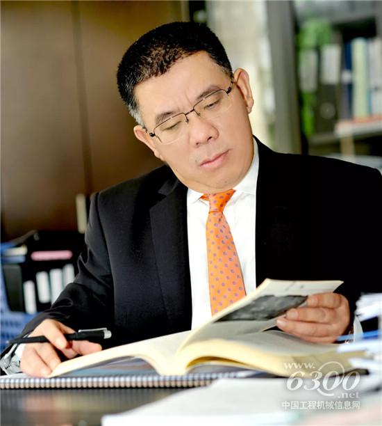 曾光安的峥嵘岁月