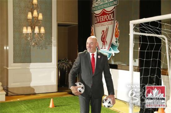 ​利物浦足球俱乐部传奇门将Bruce Grobelaar出席活动并参与观众互动
