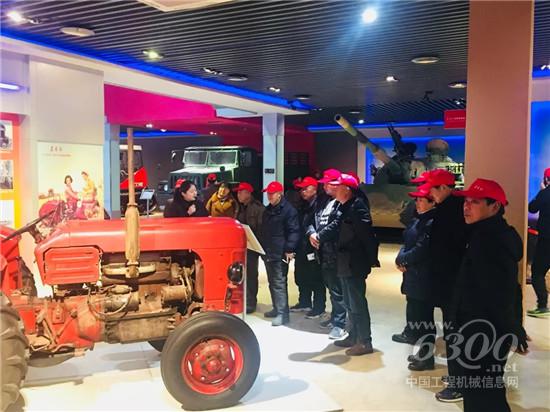 参观东方红农耕博物馆