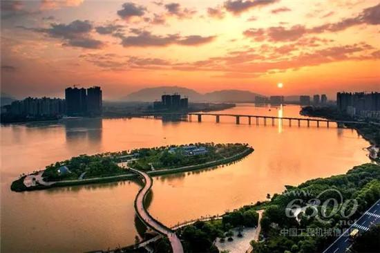 美国约翰迪尔E360 LC助力广东清远建设