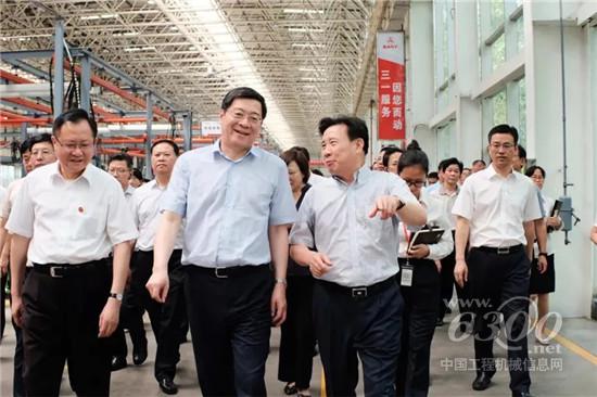 全球首台电动无人搅拌车下线