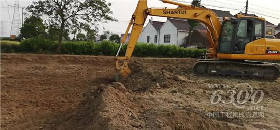 “我开四个油门,他开四个油门,可是他就是干不过我。”