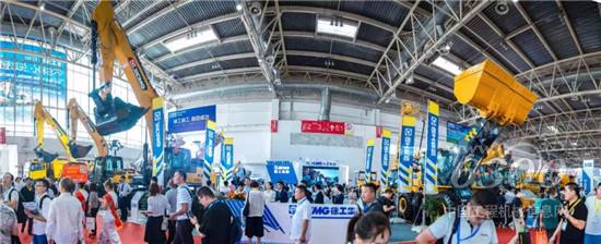 实力登场!徐工三款挖机产品闪耀北京!
