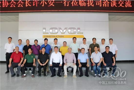 广东省混凝土协会会长许小安一行来访雷沃