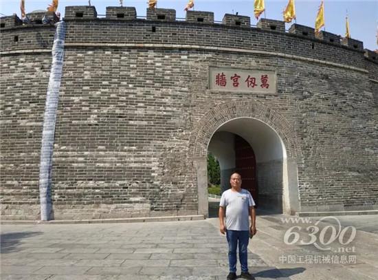 浙江道机老板对山推产品一见倾心