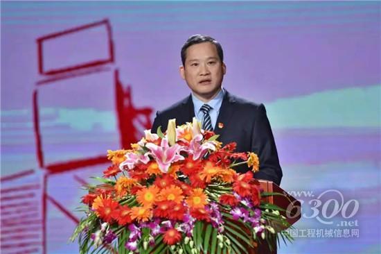 他带领32名员工重走创业路