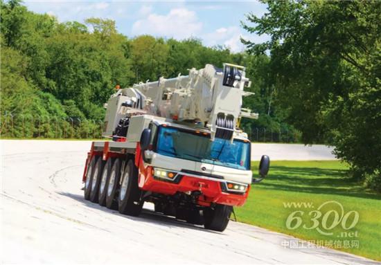 国外这款150吨吊车太霸气