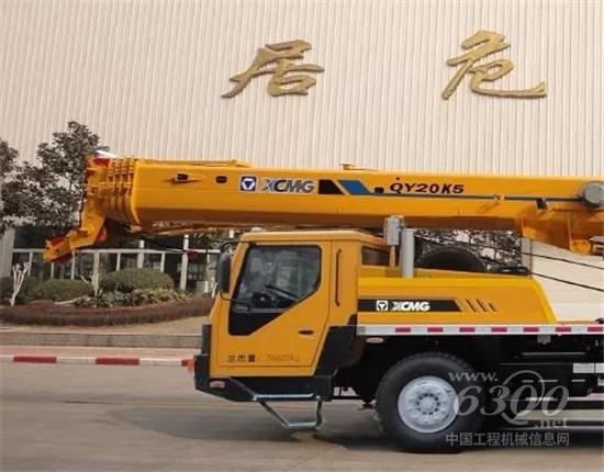 汽车起重机作为工程施工中常用的起重机械,整天与漫天黄土、泥泞坑洼的工地打交道,作业环境恶劣,施工作业风险点较多。选择设计源头扎实,制造过程精准的产品,是初入行者降低投资风险的基本保证。