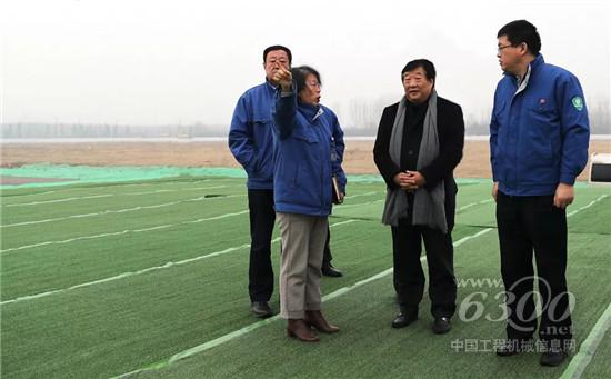 谭旭光冒雨考察潍柴新旧动能转换重大项目