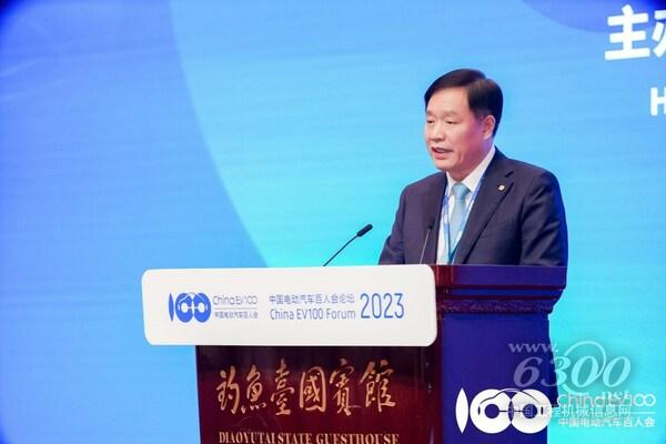 4月1日,协鑫集团董事长朱共山出席中国电动汽车百人会高层论坛(2023)并发表演讲