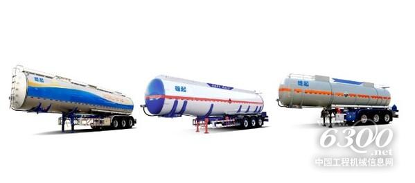 图为业绩会现场管理层合影