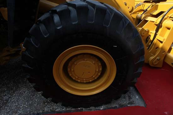 山工SEM650B轮式装载机