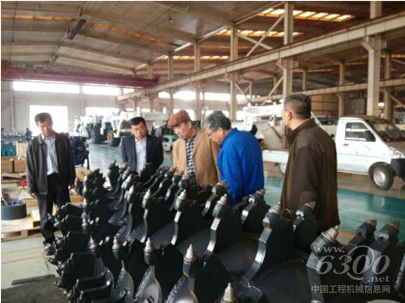 机械工业经济管理研究院院长到<a href=//product.d1cm.com/brand/degong/ target=_blank>德工</a>参观调研