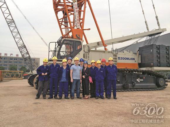 中联重科客户代表与分公司员工现场合影