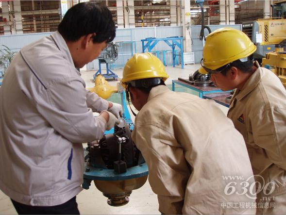 山东临工三阶段正流量挖掘机服务培训(一)