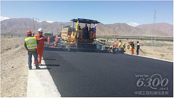 陕建机械SUM820<a href=//product.d1cm.com/liqingtanpuji/ target=_blank>摊铺机</a>为西藏公路建设做贡献