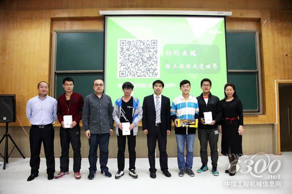 参加此次宣讲会的领导及相关人员合影留念