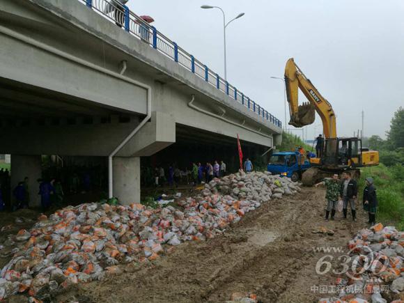 三一挖掘机在现场救援