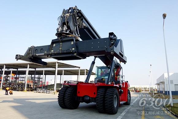 徐工进口吊具伸缩液压缸实现国产化替代