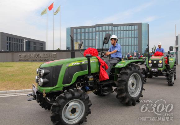 中联重科耕王拖拉机开赴一线参与灾后生产自救