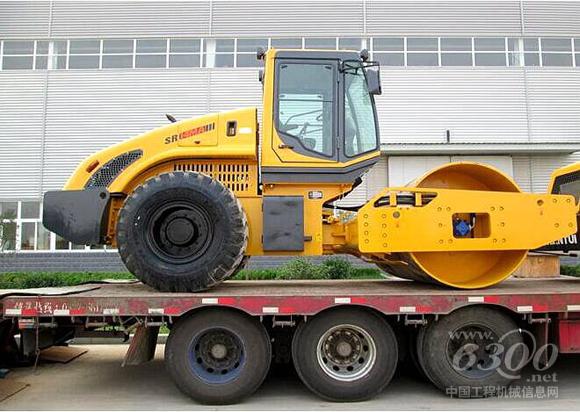 山推SR14MA单钢轮<a href=//product.d1cm.com/danganglun/ target=_blank>压路机</a>批量销往俄罗斯