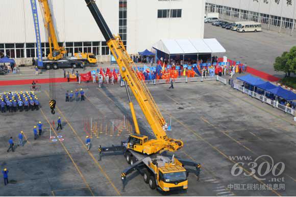 徐工XCT75汽车起重机