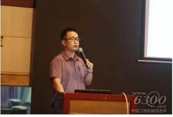 胡斌华局长进行环保讲座，介绍南矶湿地保护区的环保工作