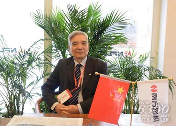 泉州装备协会会长、<a href=//product.d1cm.com/brand/nflg/ target=_blank>南方路机</a>董事长方庆熙