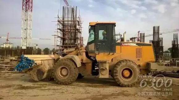 西亚北非某机场建设遍布徐工设备