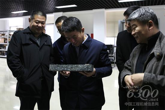 宁夏路桥集团公司副总经理张绍春一行考察高远路业