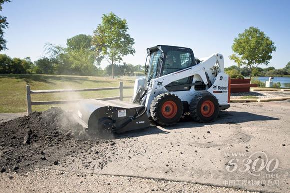 滑移<a href=//product.d1cm.com/zhuangzaiji/ target=_blank>装载机</a> 