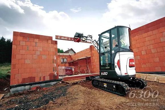 小型<a href=//product.d1cm.com/wajueji/ target=_blank>挖掘机</a>