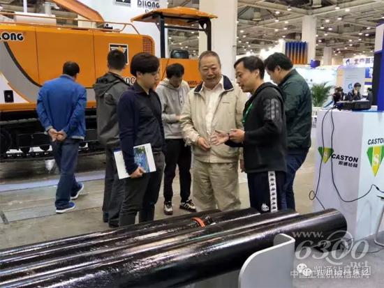 许总向客户推介公司产品新技术及性能，初步与客户达成合作意向