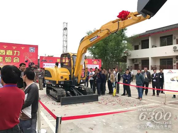 客户排队体验YC60-9<a href=//product.d1cm.com/wajueji/ target=_blank>挖掘机</a>