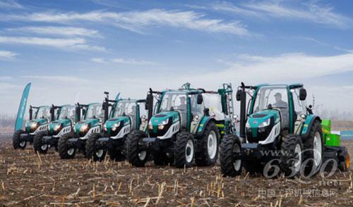 阿波斯拖拉机作业演示