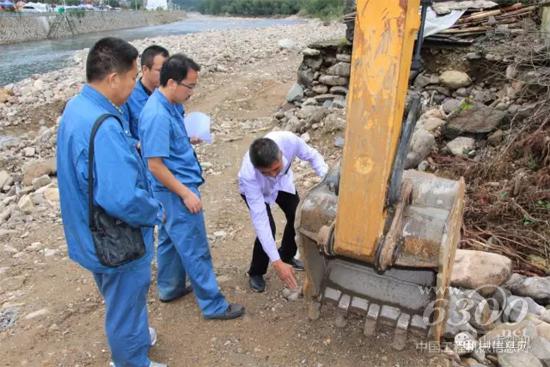 服务走访中的王成