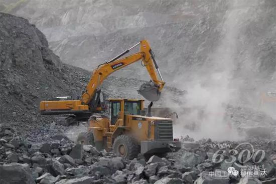 施工中的雷沃工程机械 施工中的雷沃工程机械