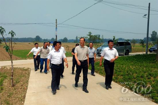 安徽叉车集团党委书记、董事长张德进赴帮扶单位走访调研