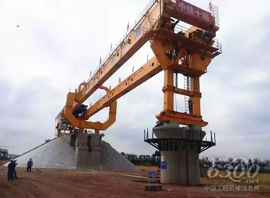 徐工“大黄蜂”顺利完成济青高铁首跨重任！