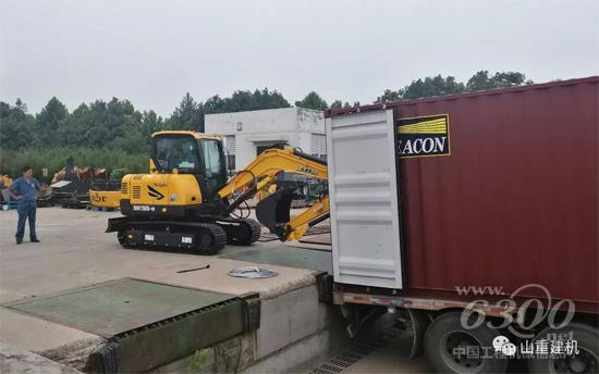 山重挖掘机整装待发
