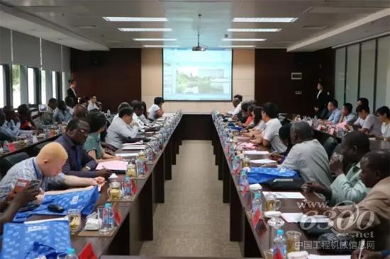 徐工海外商务人员介绍徐工在非洲市场发展情况