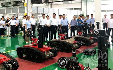 中共中央政治局委员张春贤到中信重工开诚智能调研