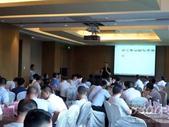 约翰迪尔工程机械中国区销售及市场总经理郎云先生致词