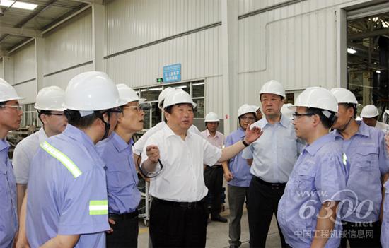 谭旭光董事长率队视察潍柴(重庆)汽车公司