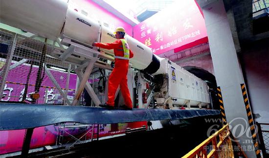 西海岸段首台TBM掘进机亮相